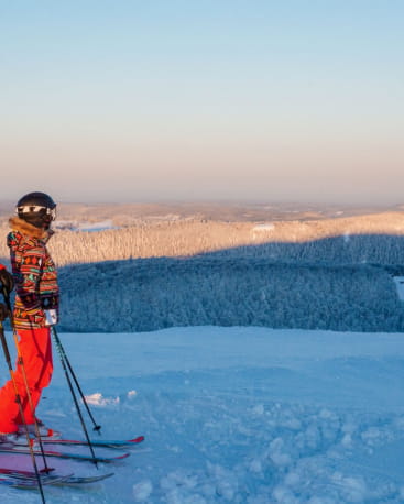 Skier en aurore