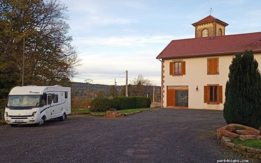 AIRE DE STATIONNEMENT CAMPING CAR