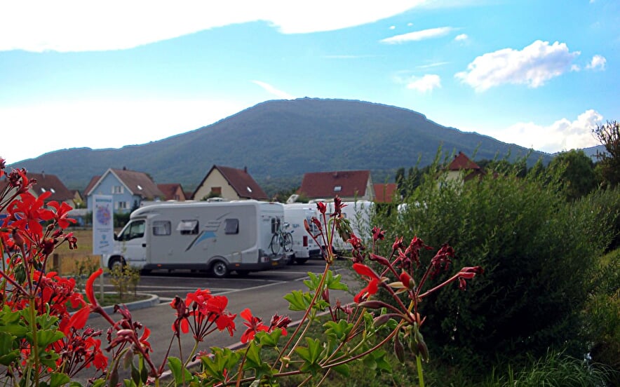 Wohnmobil-Abstellplatz mit Serviceeinrichtungen