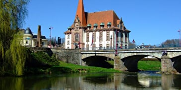 DAS RATHAUS VON BACCARAT