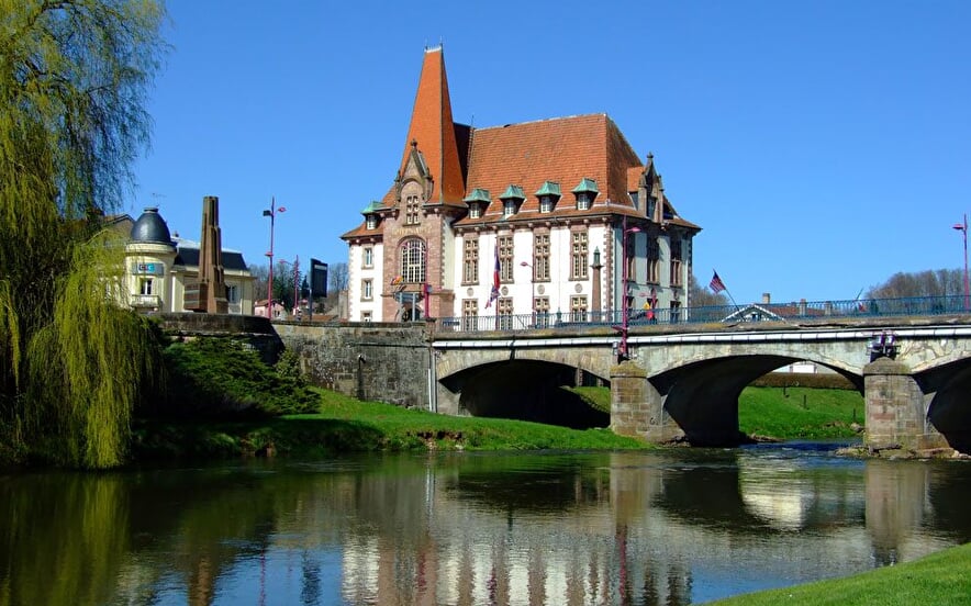 DAS RATHAUS VON BACCARAT