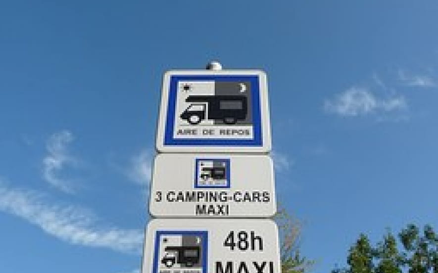 WOHNWAGEN PARKPLATZ IM RUPT-SUR-MOSELLE