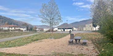 WOHNWAGEN PARK UND VERSORGUNGSBEREICH LA PARELLE IM RUPT-SUR-MOSELLE