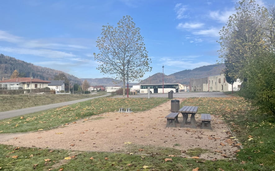 WOHNWAGEN PARK UND VERSORGUNGSBEREICH LA PARELLE IM RUPT-SUR-MOSELLE