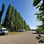 Dienstleistungs- und Parkbereich