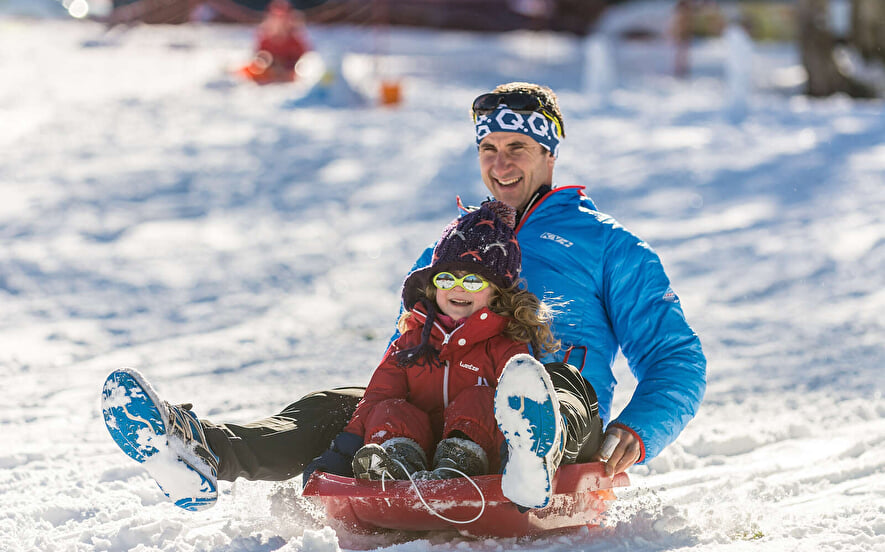 Tubing und gezogener Schlitten im Champ du Feu