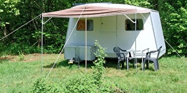 Nuit insolite aux 1000 étangs (caravane seventies)